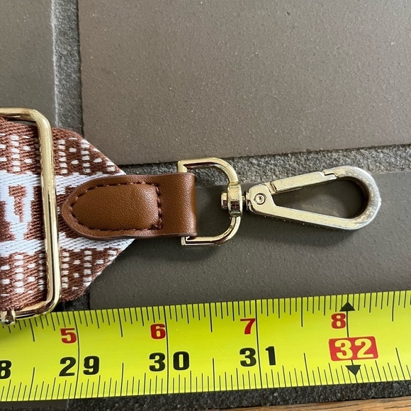 Steve Madden Adjustable + Removable Strap - Picture 3 of 6